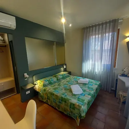 Raggio Di Sole 招待所 圣贝内代托-德尔特龙托